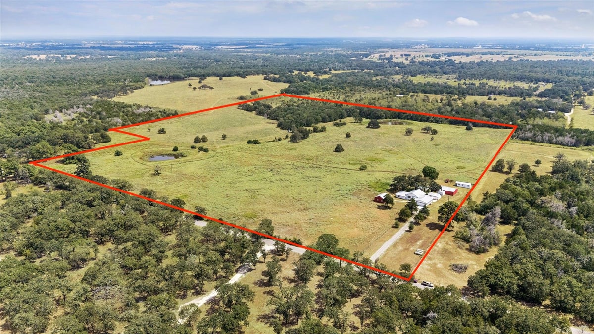 View 155 Frenzel Cut Off in Culling, Aaron 155 Frenzel Cut Off - property photo 1 - Luxury home in Culling, Aaron, Paige, TX
