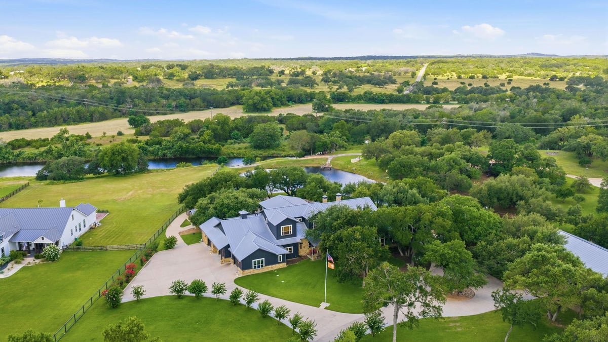 View 1550 Trebled Waters TRL in Howard Ranch Sec 2 1550 Trebled Waters TRL - front exterior - Luxury home in Howard Ranch Sec 2, Driftwood, TX