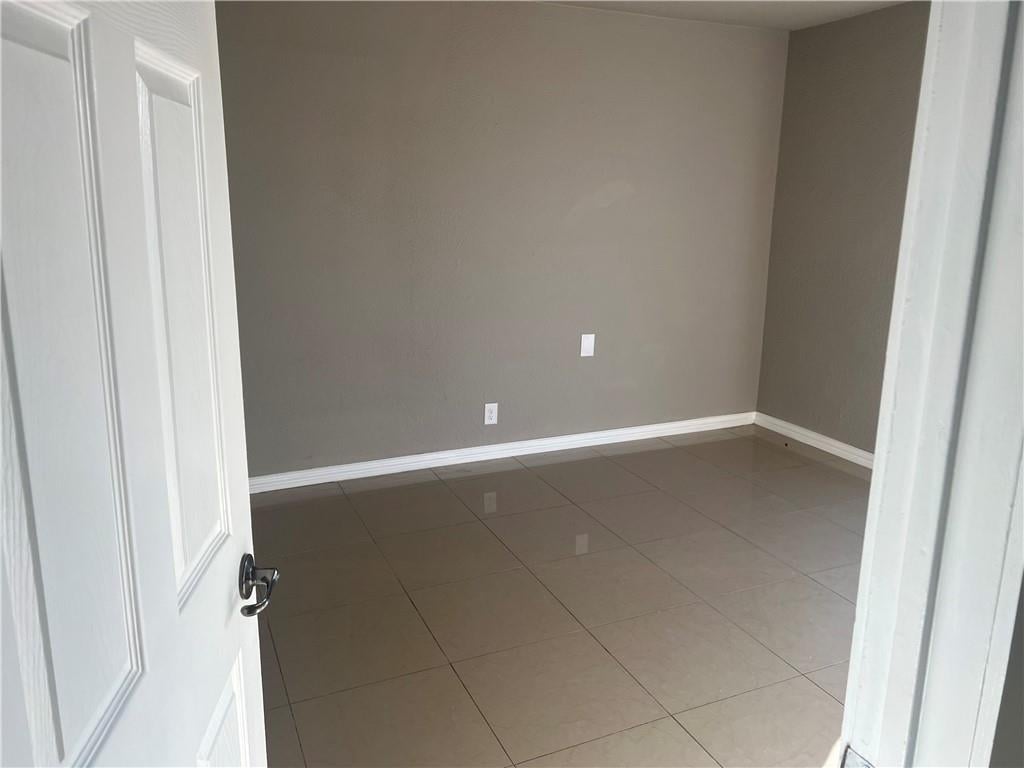 Living area at 15504 Spring Hill Ln - Spring Hill Village, Pflugerville, TX