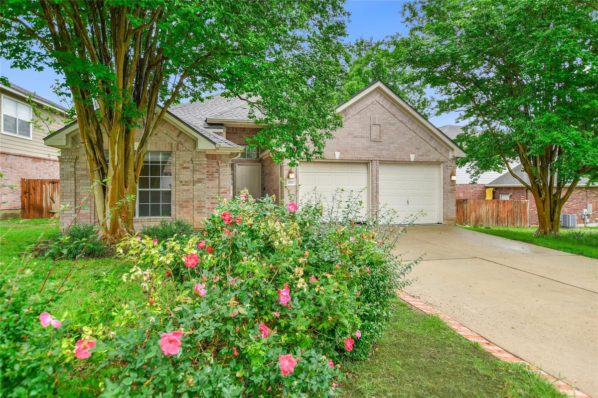 View 15517 Gustine Cv in Woods Brushy Creek Sec 02 Ph 04 15517 Gustine Cv - front exterior - Luxury home in Woods Brushy Creek Sec 02 Ph 04, Austin, TX