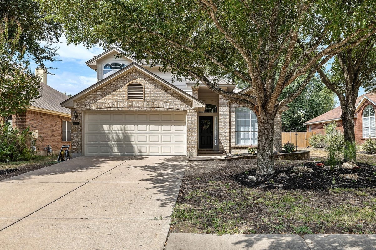 15520 Ecorio Dr - front exterior - Luxury home in Willow Run Sec 06, Austin, TX