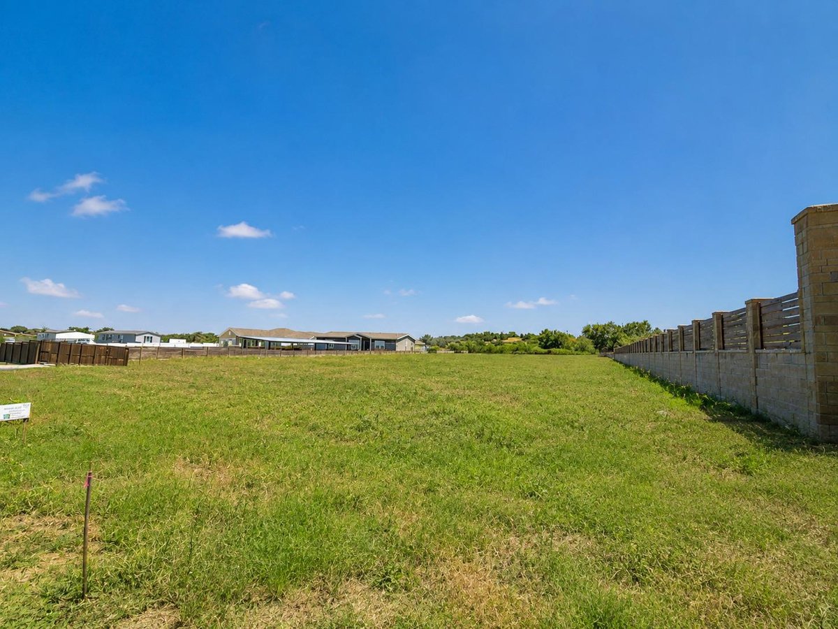 View 156 Rancho Linda DR in Rancho Linda Vista 156 Rancho Linda DR - property photo 1 - Luxury lot in Rancho Linda Vista, Lockhart, TX