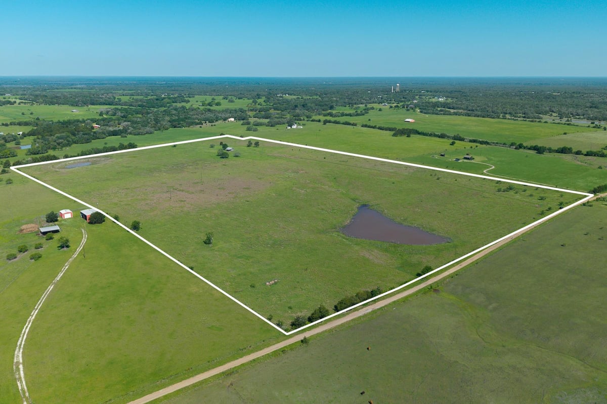 View 1571 Schulze Rd in NA 1571 Schulze Rd - front exterior - Luxury home in NA, Schulenburg, TX