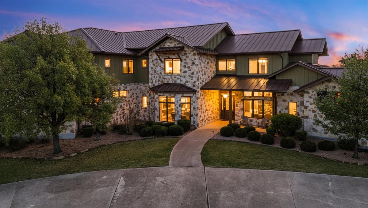 Living area at 1580 Fm 3237 - 6 bed 6 bath home
