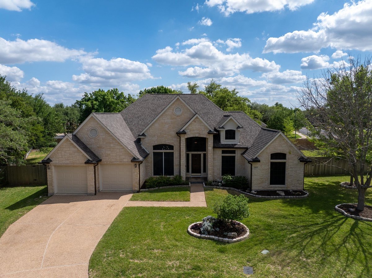 View 15825 CHATHAM WOOD Dr in WOODS OF BRUSHY CREEK 4 15825 CHATHAM WOOD Dr - property photo 1 - Luxury home in WOODS OF BRUSHY CREEK 4, Austin, TX