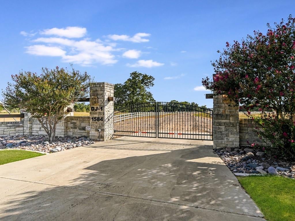 View 1584 County Road 226 in WHITEHURST, J.H. 1584 County Road 226 - front exterior with 1584 County Road 226 Rd in Giddings - Luxury home in WHITEHURST, J.H., Giddings...