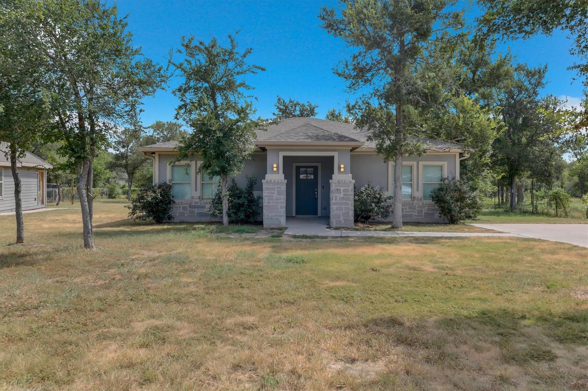 159 La Fortuna DR - property photo 1 - Luxury home in El Dorado, Del Valle, TX