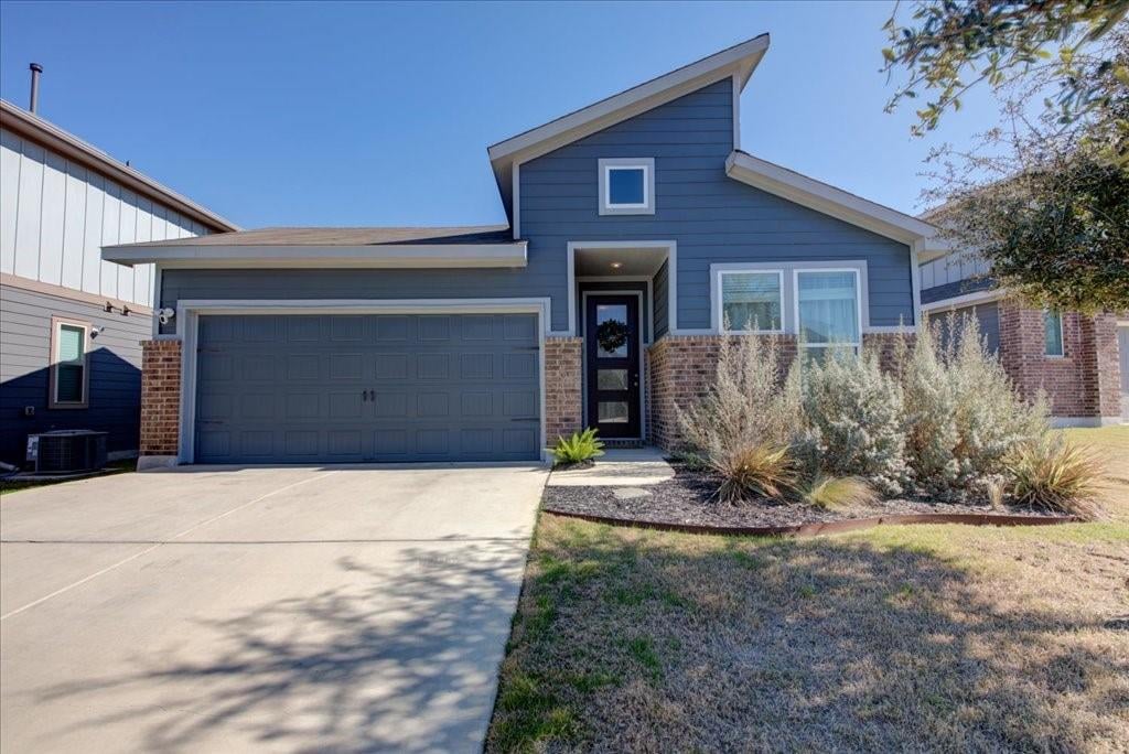 View 15913 Cadoz Dr in TRAVESIA SUBDIVISION 15913 Cadoz Dr - front exterior - Luxury home in TRAVESIA SUBDIVISION, Austin, TX