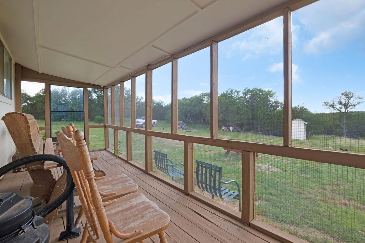 Living area at 1595 Skyridge Rd - Smith Ranch, Lampasas, TX