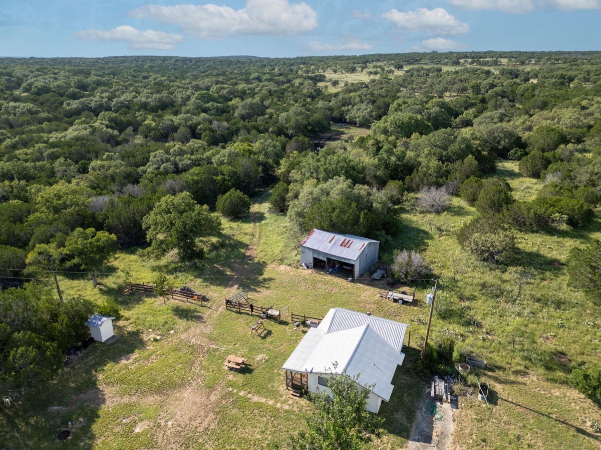 Bathroom at 1595 Skyridge Rd - Smith Ranch, Lampasas, TX