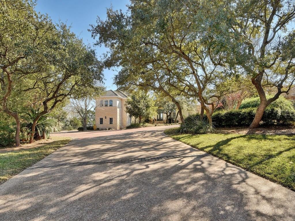 View 16 Pascal Ln in Rob Roy 16 Pascal Ln - property photo 1 - Luxury home in Rob Roy, Austin, TX