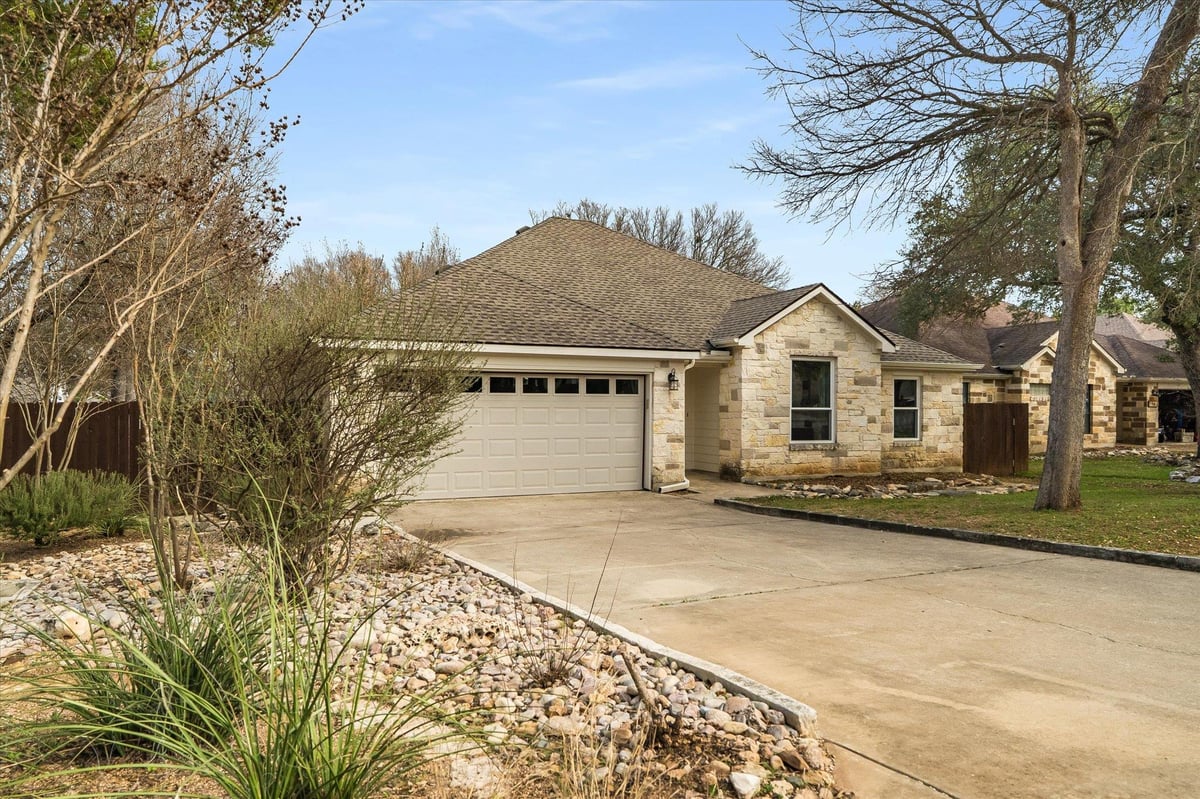 Living area at 16 Serenade Cir - 3 bed 2 bath home