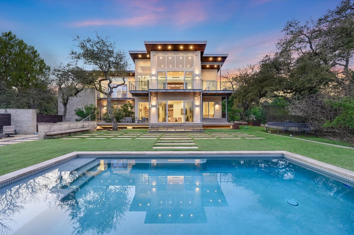 View 16 Sundown Pkwy in Westlake Oaks 16 Sundown Pkwy - front exterior - Luxury home in Westlake Oaks, Austin, TX