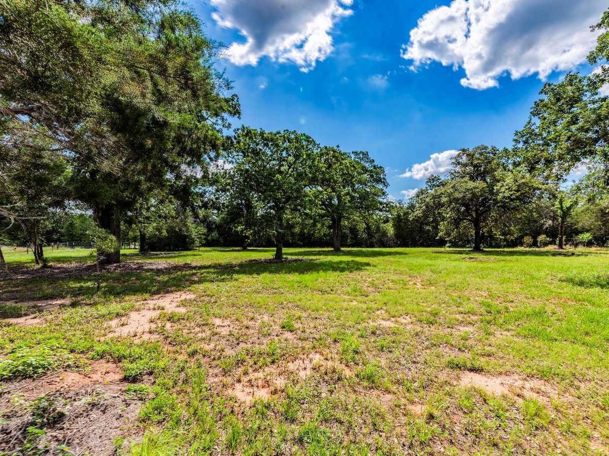 View 160 Radcliff Ln in Shadow Acres 160 Radcliff Ln - front exterior - Luxury lot in Shadow Acres, Harwood, TX
