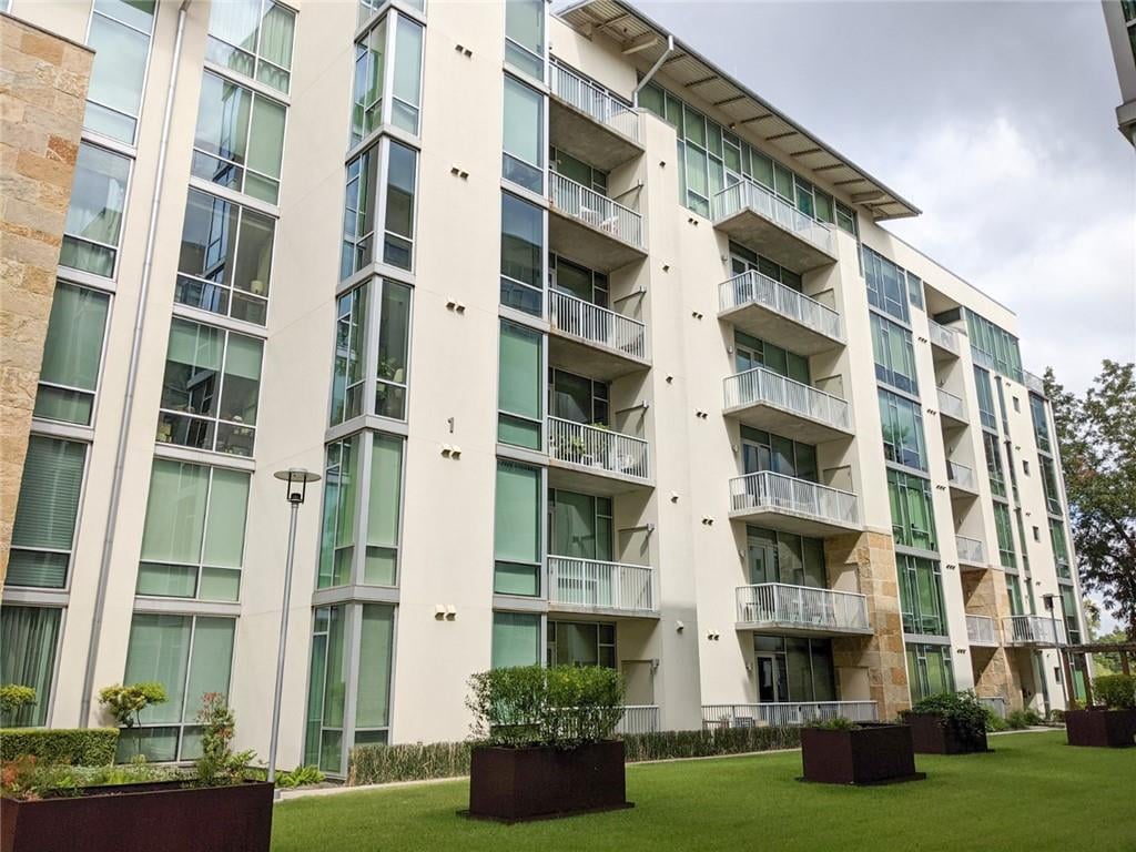 View 1600 Barton Springs Rd Unit #1407 in Bartonplace Condo 1600 Barton Springs Rd Unit #1407 - front exterior - Luxury home in Bartonplace Condo, Austin, TX