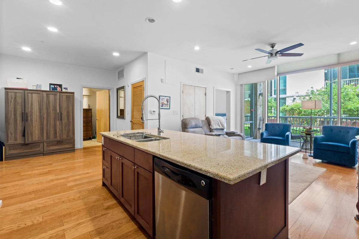View 1600 Barton Springs Rd Unit #5102 in Bartonplace Condo 1600 Barton Springs Rd Unit #5102 - front exterior - Luxury home in Bartonplace Condo, Austin, TX