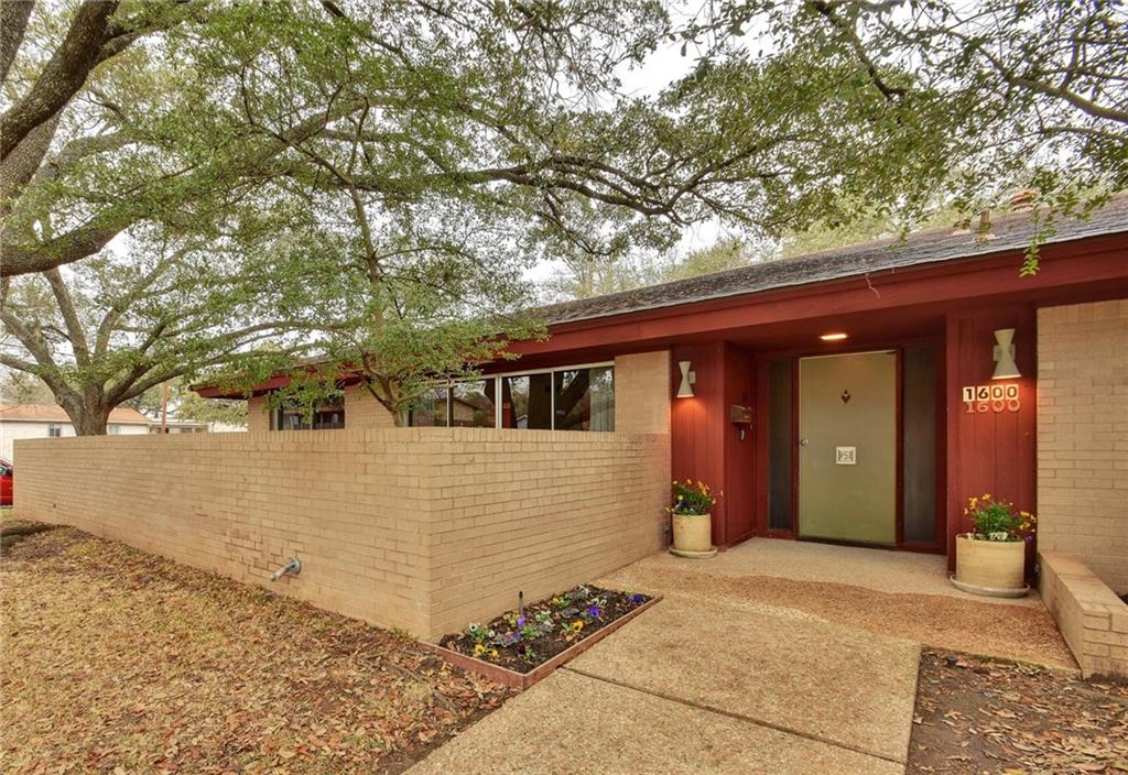 View 1600 Sunnyvale St in River Oaks Sec 01 1600 Sunnyvale St - front exterior - Luxury home in River Oaks Sec 01, Austin, TX