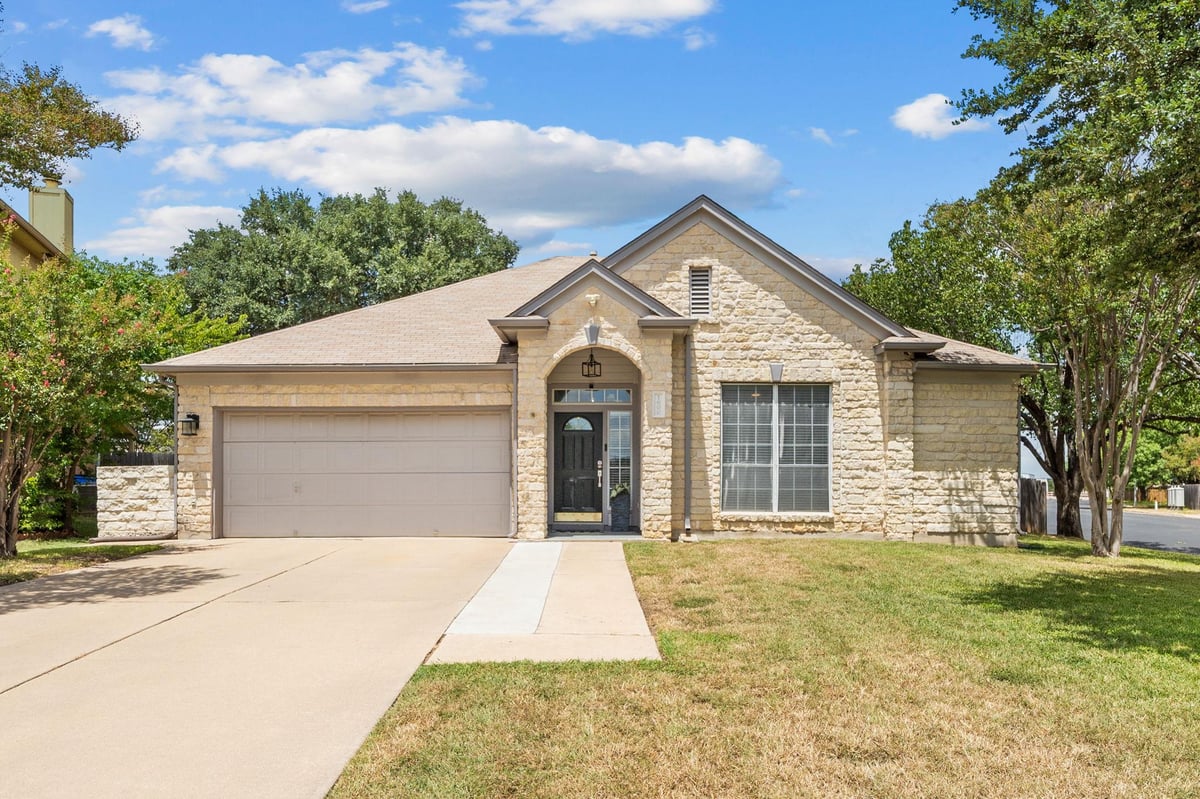 View 1600 Viki Lynn CT in North Park Sec 01 1600 Viki Lynn CT - property photo 1 - Luxury home in North Park Sec 01, Pflugerville, TX