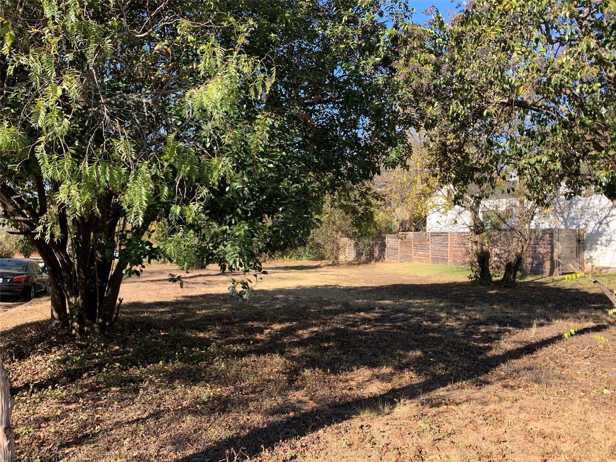 View 1600 Walnut Ave in Glenwood Add 1600 Walnut Ave - front exterior - Luxury lot in Glenwood Add, Austin, TX