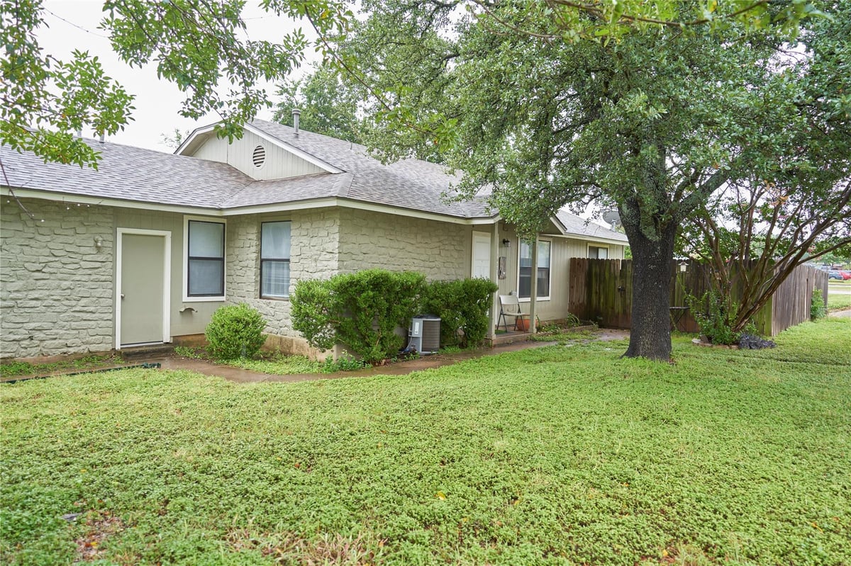 View 16001 Stoneham CIR in Windermere Ph A Sec 01 16001 Stoneham CIR - front exterior - Luxury home in Windermere Ph A Sec 01, Pflugerville, TX