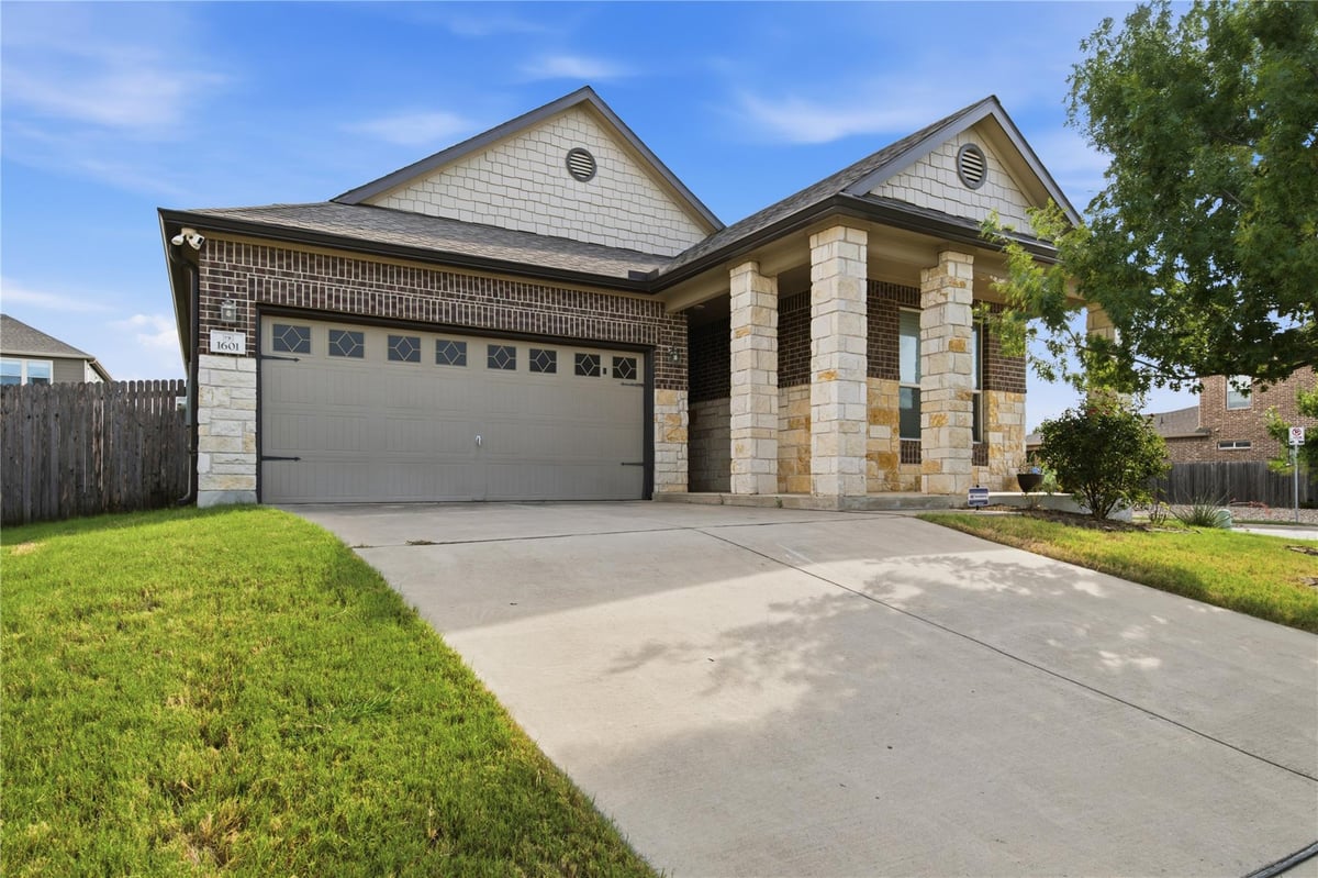 View 1601 Constanta DR in Retreat At Tech Ridge Sec 2 Th 1601 Constanta DR - front exterior - Luxury home in Retreat At Tech Ridge Sec 2 Th, Austin, TX