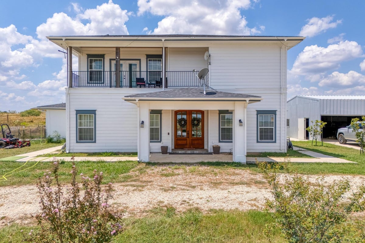 View 1601 County Road 466 in 0 1601 County Road 466 - front exterior - Luxury home in 0, Elgin, TX