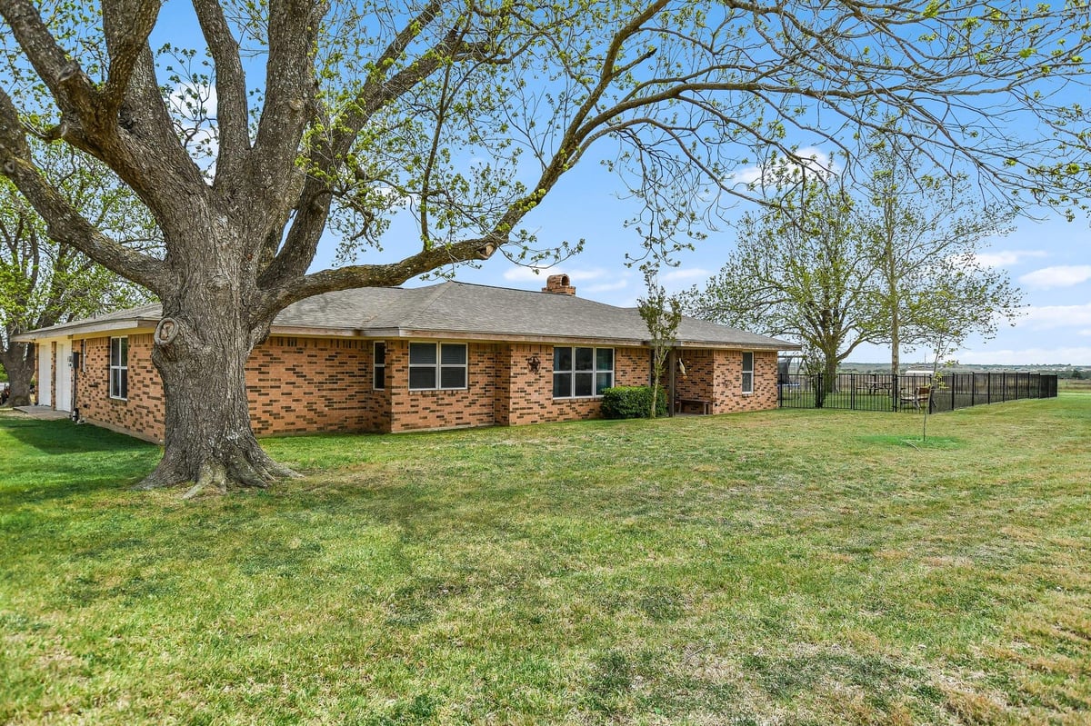 Living area at 1601 CR 463 (and CR 465) - 4 bed 2 bath home