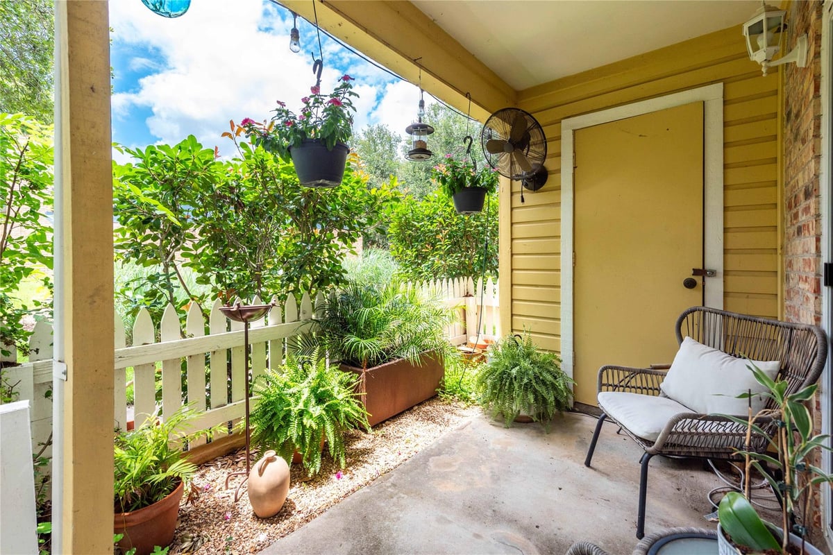 View 1601 Faro DR Unit #1303 in Chambord Condo Rev 1999 1601 Faro DR Unit #1303 - front exterior - Luxury home in Chambord Condo Rev 1999, Austin, TX