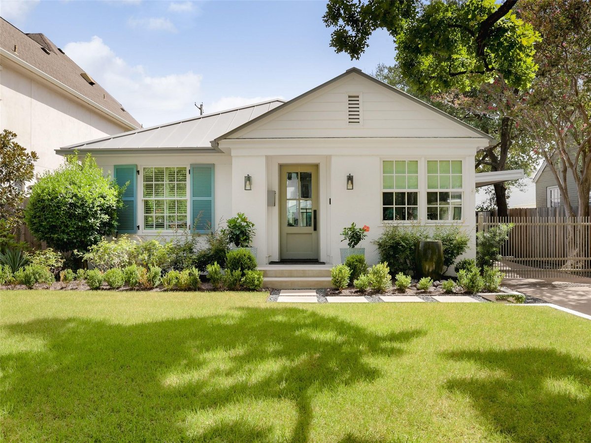 View 1601 Westover RD in Pemberton Heights Sec 03 1601 Westover RD - property photo 1 - Luxury home in Pemberton Heights Sec 03, Austin, TX
