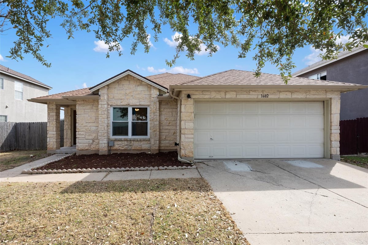 View 1602 Candlelight Dr in Westwood Sec 01 1602 Candlelight Dr - property photo 1 - Luxury home in Westwood Sec 01, Leander, TX