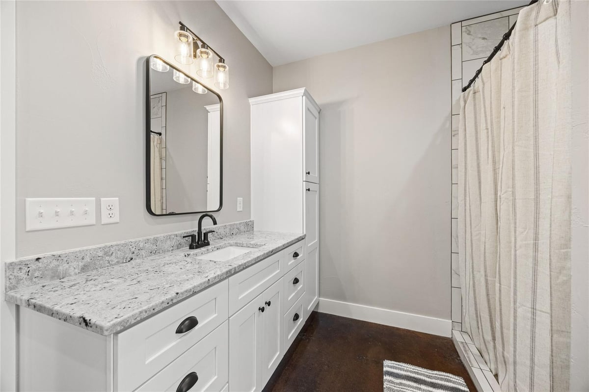 Primary bedroom at 1602 County Road 250 - 4 bed 3 bath home