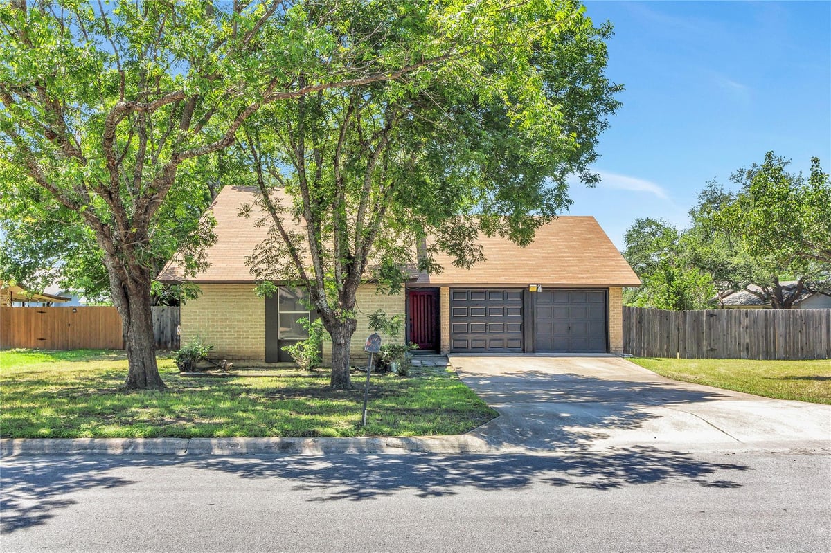View 1602 Cushing Park Dr in Cushing Park 1602 Cushing Park Dr - front exterior - Luxury home in Cushing Park, Round Rock, TX