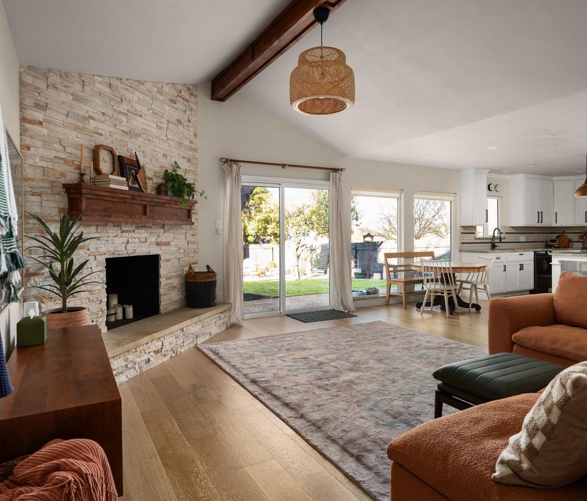 Living area at 1602 Thornridge Rd - 3 bed 2 bath home