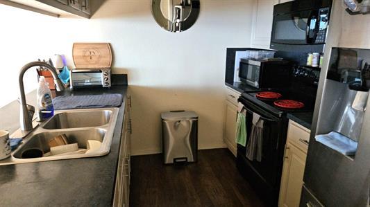 Primary bedroom at 1604 County Road 128 - 3 bed 3 bath home
