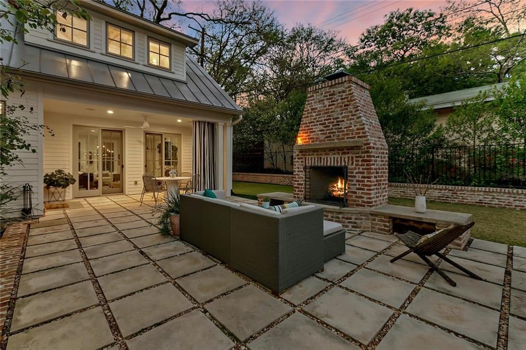 View 1604 COURTLAND Ln in Tarrytown 1604 COURTLAND Ln - property photo 1 - Luxury home in Tarrytown, Austin, TX