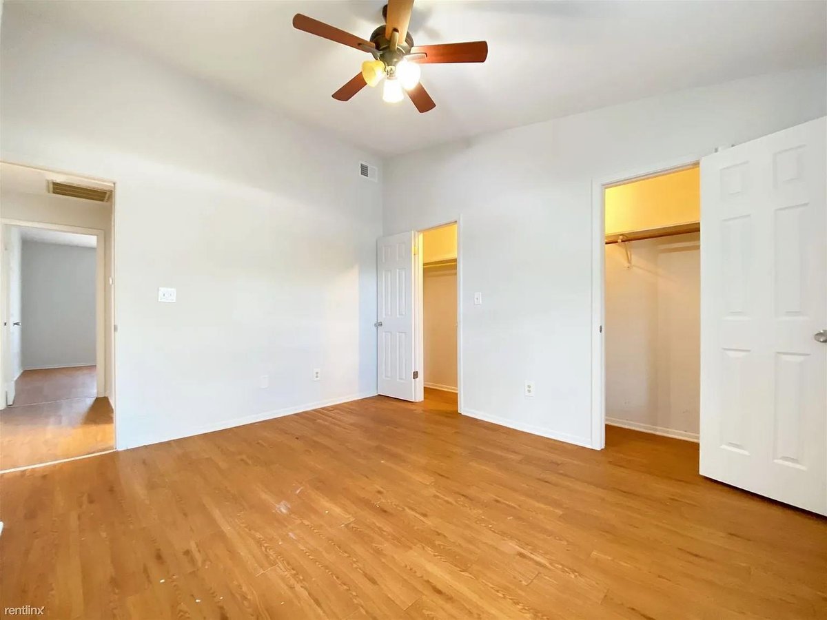 Living area at 1604 Mill St Unit #B - 2 bed 2 bath home