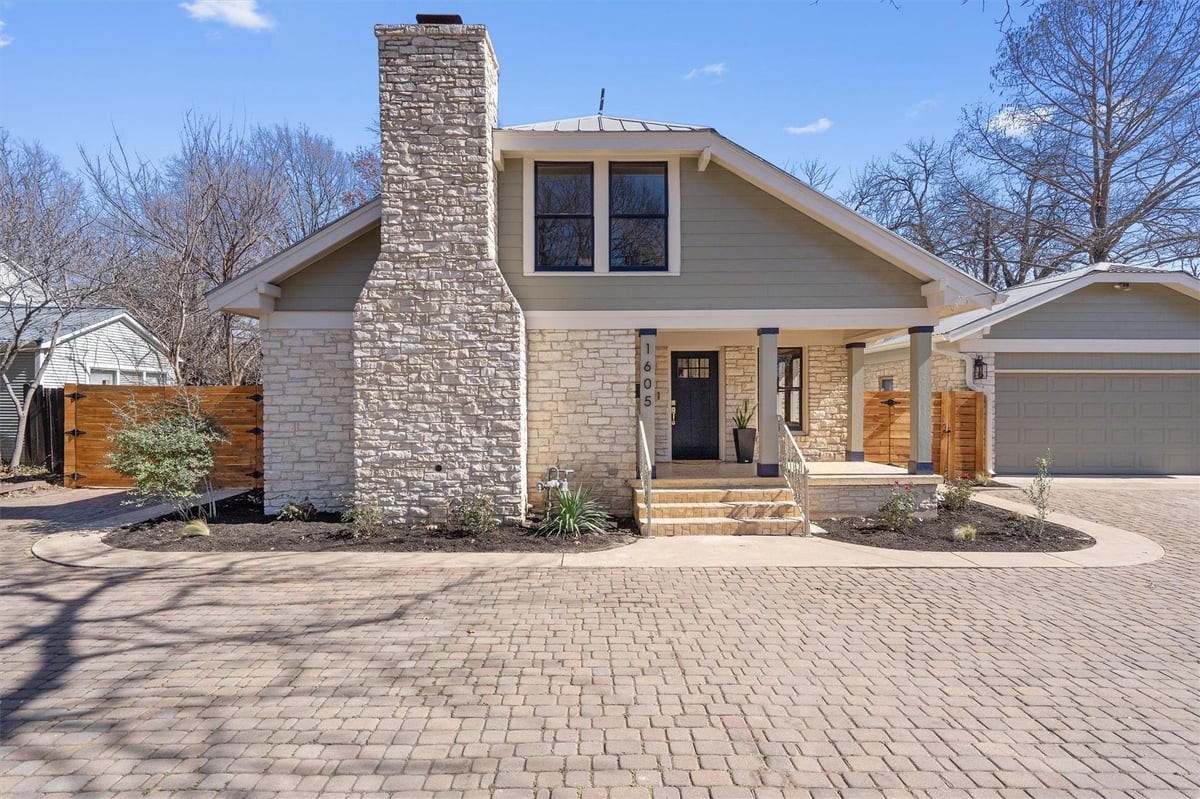 View 1605 S Austin Ave in Logan Add 1605 S Austin Ave - front exterior - Luxury home in Logan Add, Georgetown, TX