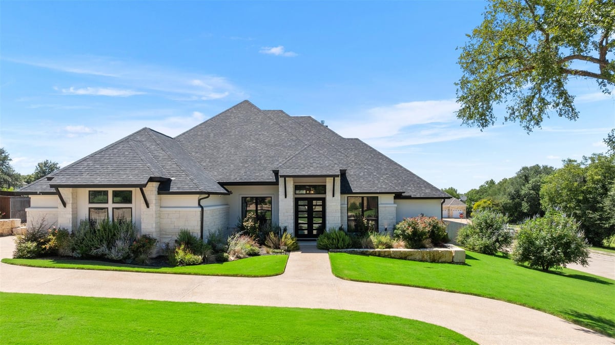 View 1606 Alta Vista Loop in Las Colinas Sub 1606 Alta Vista Loop - front exterior - Luxury home in Las Colinas Sub, Temple, TX