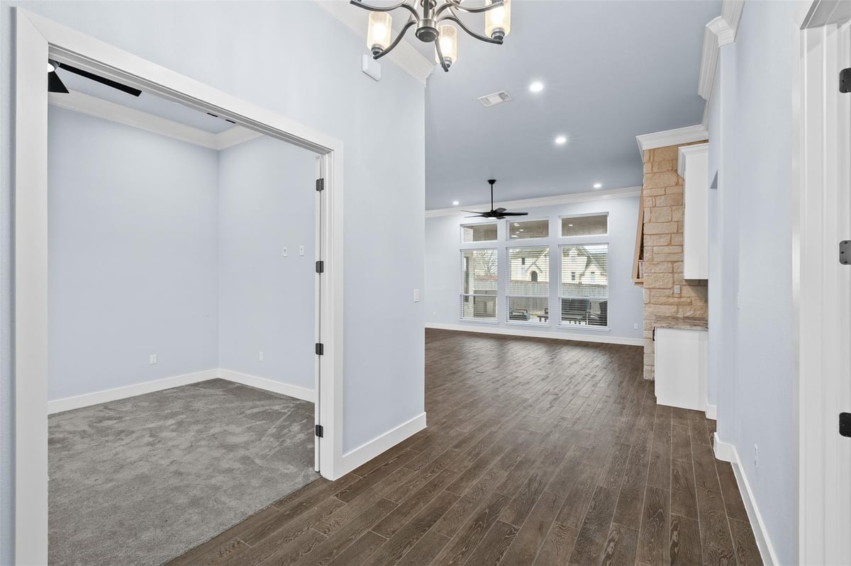 Living area at 1606 Alta Vista Loop - 4 bed 3 bath home