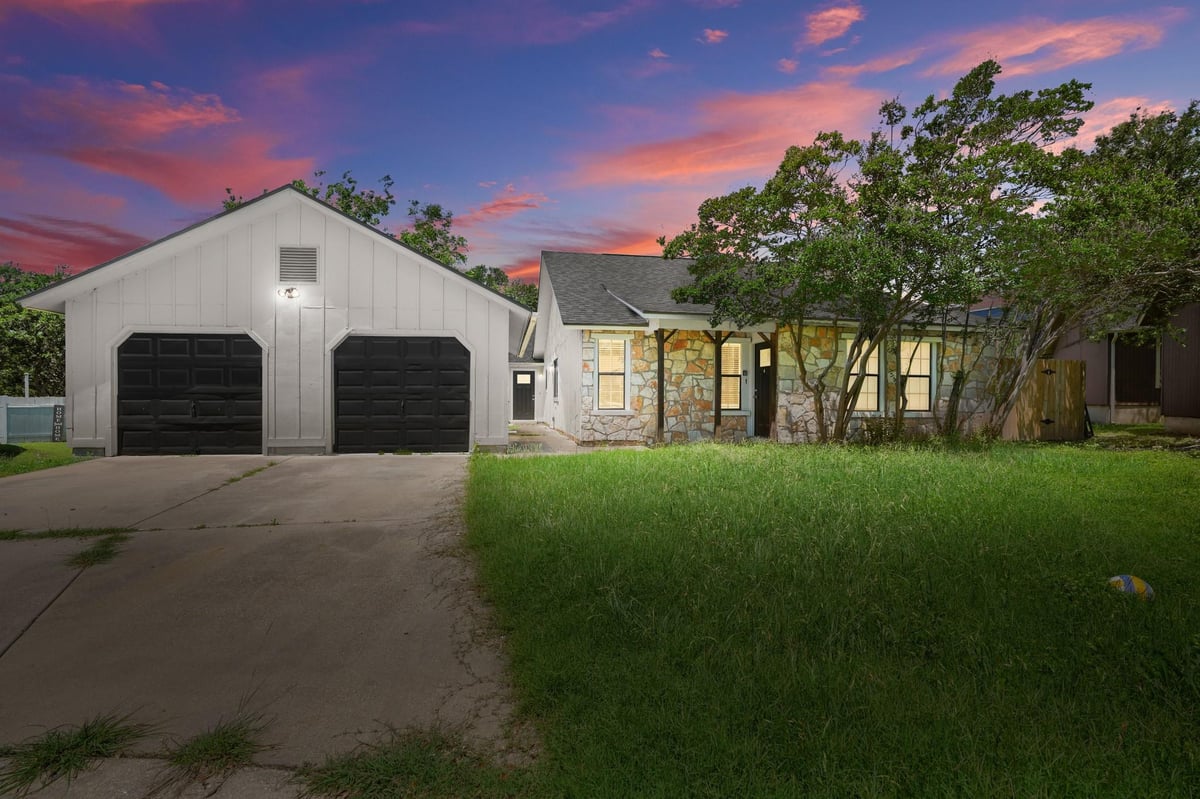 View 1606 Dale CV in Onion Creek Village Sec 03 1606 Dale CV - front exterior - Luxury home in Onion Creek Village Sec 03, Round Rock, TX