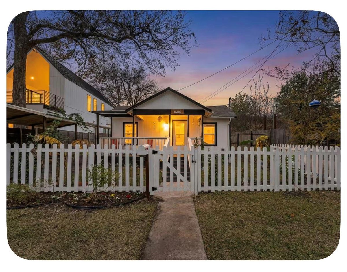 View 1606 S 2nd ST in Bouldin J E Estate 1606 S 2nd ST - property photo 1 - Luxury home in Bouldin J E Estate, Austin, TX