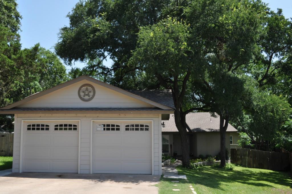 View 1606 Southgate CIR Unit #B in Southridge Sec 05 1606 Southgate CIR Unit #B - property photo 1 - Luxury home in Southridge Sec 05, Austin, TX