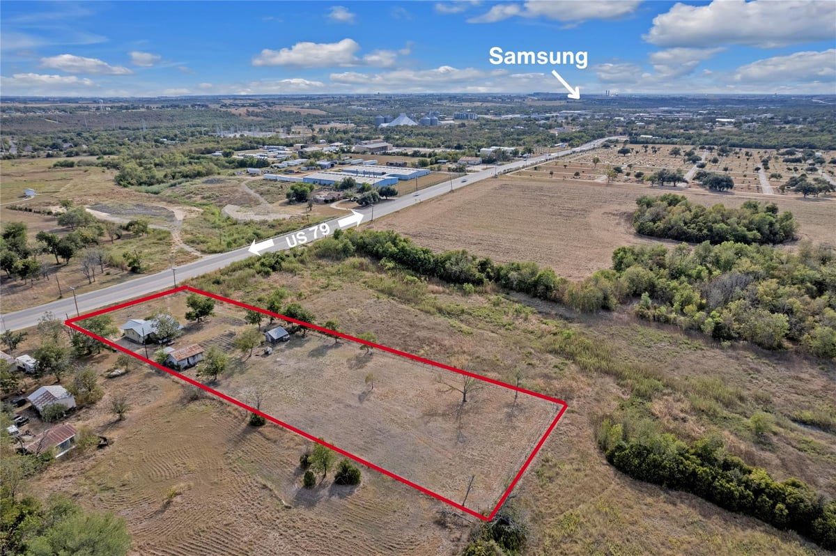 View 1607 E 4Th St in T002D54I - Cty Taylor Thorndale Rd & Acreage Tract 1607 E 4Th St - front exterior - Luxury lot in T002D54I - Cty Taylor Thorndale Rd & Acreage Tract, Taylor, TX
