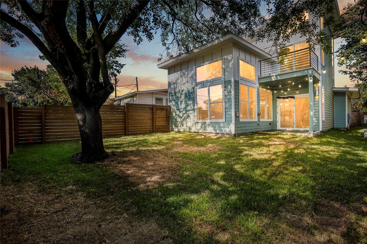 View 1609 Greenwood Ave Unit #A in Greenwood Heights 1609 Greenwood Ave Unit #A - front exterior - Luxury home in Greenwood Heights, Austin, TX