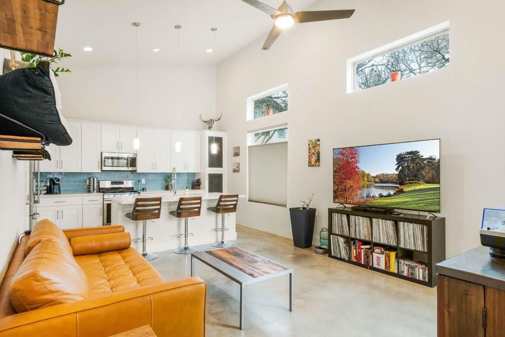 View 1609 J J Seabrook Dr Unit #B in Seabrook Dr Condo 1609 J J Seabrook Dr Unit #B - front exterior - Luxury home in Seabrook Dr Condo, Austin, TX