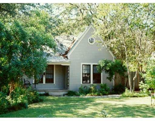 View 1609 LINSCOMB Ave in BARTON HEIGHTS 1609 LINSCOMB Ave - property photo 1 - Luxury home in BARTON HEIGHTS, Austin, TX