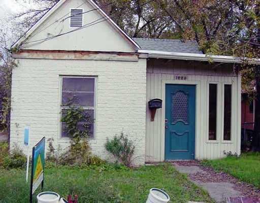 View 1609 S 1ST St in BOULDIN D W 1609 S 1ST St - property photo 1 - Luxury home in BOULDIN D W, Austin, TX