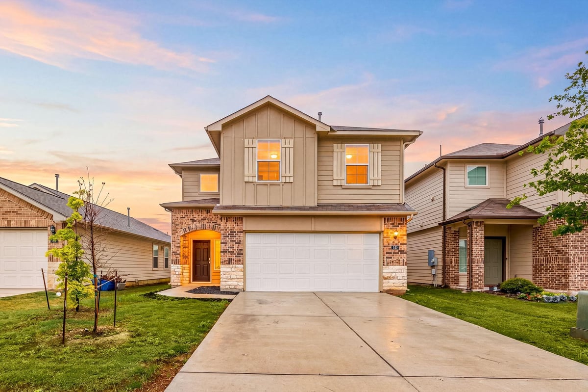 View 161 Roanwood Dr in Cottonwood Creek Ph 3 Unit 8 161 Roanwood Dr - front exterior - Luxury home in Cottonwood Creek Ph 3 Unit 8, San Marcos, TX