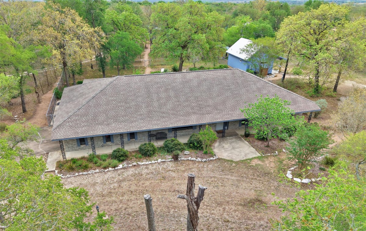 Living area at 161 Shady Oaks Loop - 3 bed 2 bath home