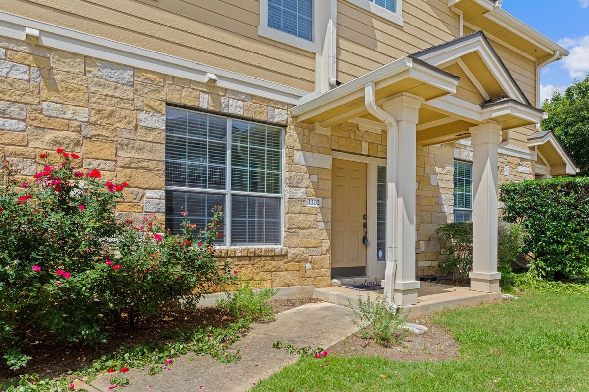 View 16100 S Great Oaks DR Unit #1302 in Cat Hollow Condo 16100 S Great Oaks DR Unit #1302 - front exterior - Luxury home in Cat Hollow Condo, Round Rock, TX